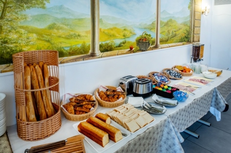 2-Lourdes-hotel-du-Gave-PDJ-buffet.jpg