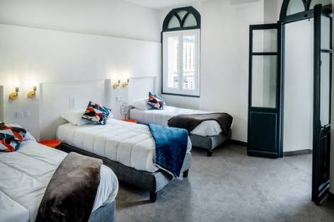 7-Lourdes-hotel-du-Gave-chambre-quadruple.jpg