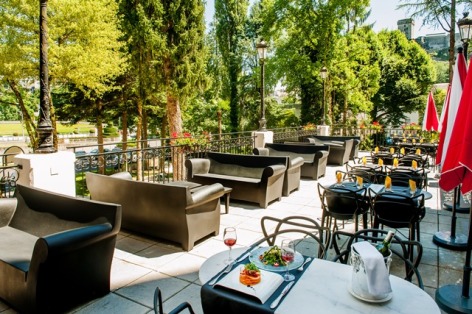 14-HPH126---HOTEL-GALLA--LONDRES--terrasse-dejeuner--LOURDES-8181e0db5cb64e46aef3aa3b3eea9bc3.jpg