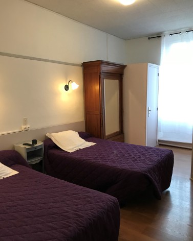 13-Lourdes-Hotel-du-Clos-Fleuri---chambre-d-Atant.JPG