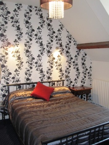 11-chambre2-hotellesrochers-saintsavin-hautespyrenees.jpg.JPG