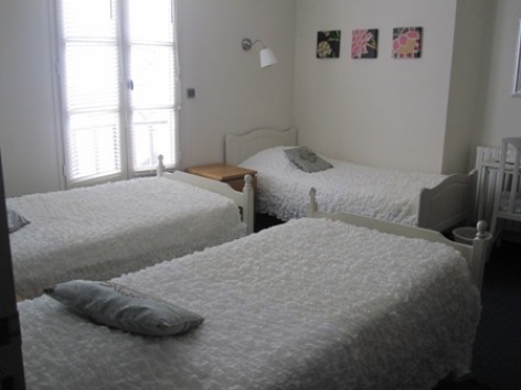 13-chambre1-hotellesrochers-saintsavin-hautespyrenees.jpg.JPG