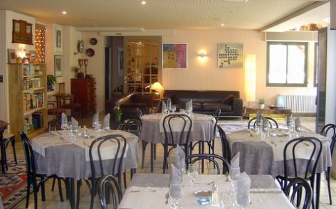 3-sallerestaurant1-hotellesrochers-saintsavin-hautespyrenees.jpg