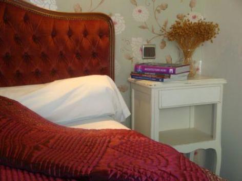 9-chambre1-hotellesrochers-saintsavin-hautespyrenees.jpg