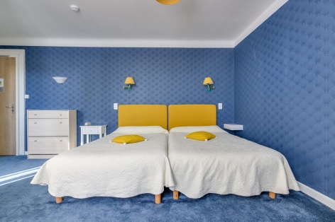 2-HPH167---HOTEL-HENRI-IV---TARBES---Chambre-N-34-6.jpg