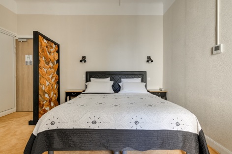 3-HPH167---HOTEL-HENRI-IV---TARBES---Chambre-N-5-6.jpg