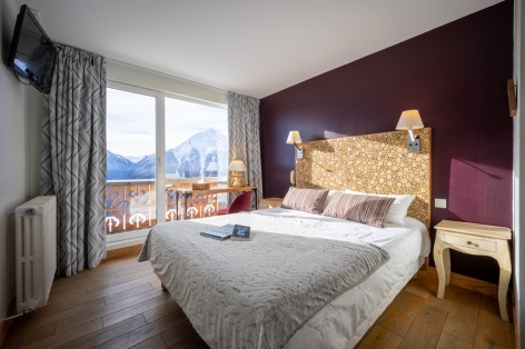 7-Hotel-Christiania-chambre-double-balcon-vue-montagne-WEB.jpg