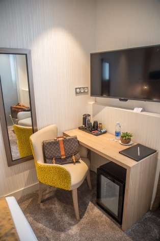 4-HPH76---HOTEL-BEST-WESTERN-BEAU-SEJOUR---Poste-de-Travail-Chambre-privilege---LOURDES.jpg