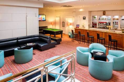 0-HPH110-Hotel-continental.Bar.jpg