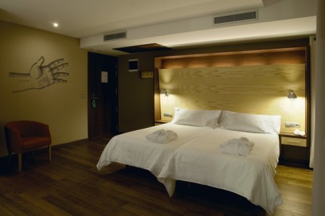 5-HPH120---Hotel-Aneto---chambre-2.jpg