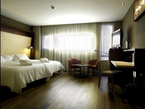 7-HPH120---Hotel-Aneto---chambre-familiale--2--2.jpg