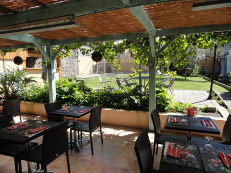 8-407859-hotel-de-france-a-maubourguet.jpg