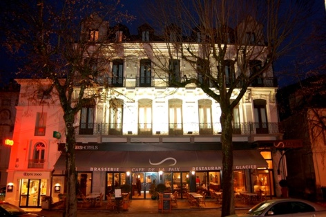 0-HPH156---HOTEL-ALTI---LUCHON---Facade-2.jpg