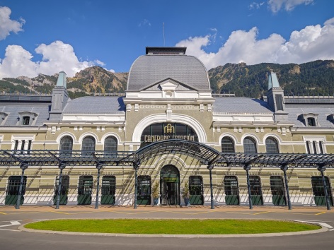 0-HPH182-HOTEL-DE-LA-GARE-CANFRANC---Photo-principale-a-l-annee.jpg