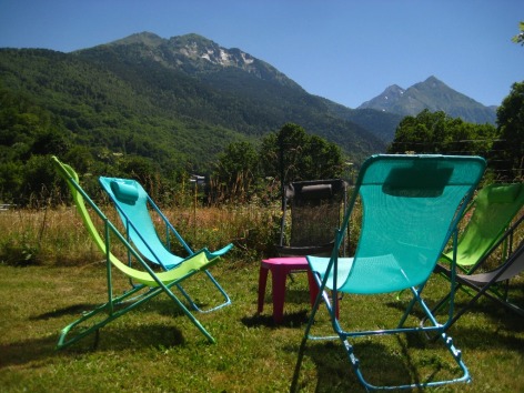 5-Camping-val-d-Autun-chaise.JPG