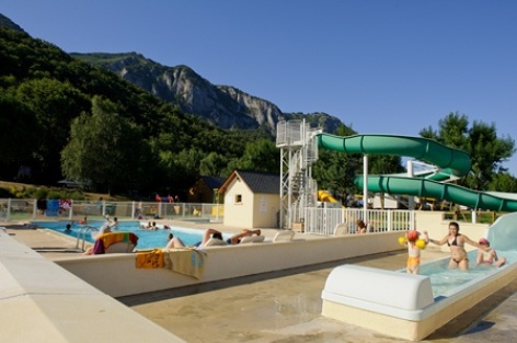7-piscine-campinglachataigneraie-arcizansavant-HautesPyrenees.jpg.jpg