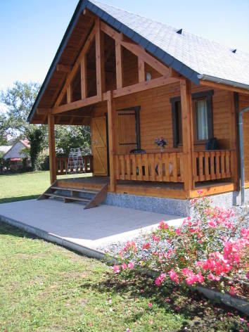 5-chalet3roses.jpg