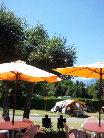 9-terrasse3-campingdulac-arcizansavant-HautesPyrenees.jpg