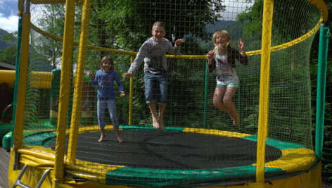7-trampoline-international-esquiezesere-HautesPyrenees.jpg