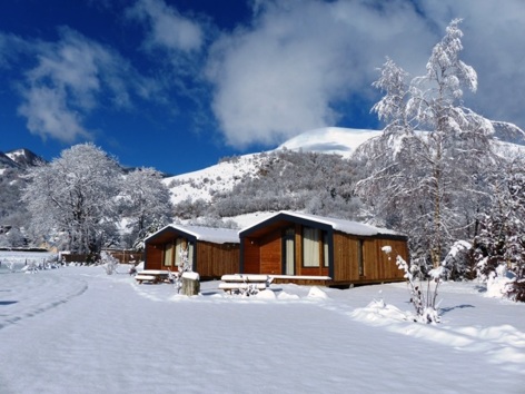 4-HPMH04---CAMPING-AZUN-NATURE-2-Chalet-Nature---Bois-sous-la-neige-2.JPG