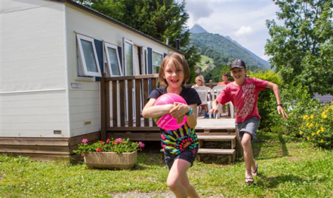 2-enfants-pyrenevasion-sazos-HautesPyrenees.jpg