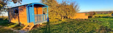 1-1280x380-location-de-roulotte-cambre-gers-insolite.jpg