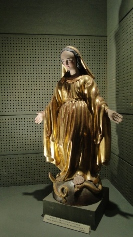 2-Lourdes-Musee-Ste-Bernadette-Statue.JPG