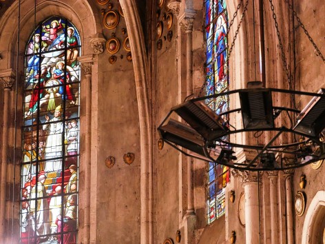 3-Vitraux-choeur-basilique-Immaculee-Conception--OTLourdes-fevrier2024.jpg