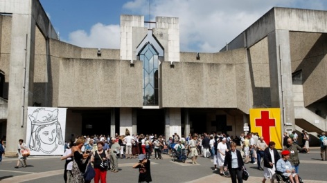 0-Eglise-Sainte-Bernadette.jpg