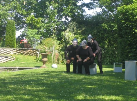 24-ChateauDeGarderes-DavidLiagre-RDV-AUX-JARDINS-LA-COMPAGNIE-LE-VENT-EN-POURPRE.jpg