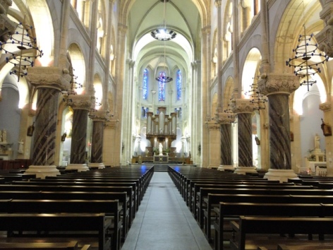 1-Eglise-paroissiale-interieur---OT-Lourdes.JPG
