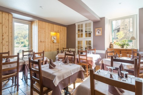 2-sallerestaurant2-cabaliros-arcizansavant-HautesPyrenees.jpg