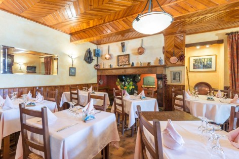 3-sallerestaurant-cabaliros-arcizansavant-HautesPyrenees.jpg