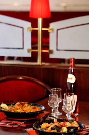1-Brasserie-La-Cascade---table.JPG