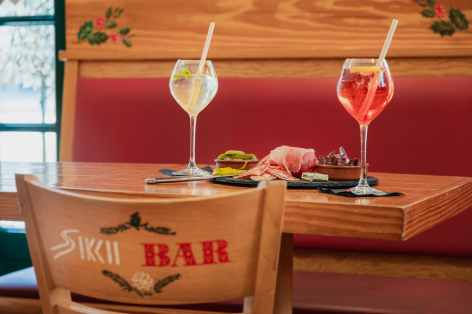 4-SkiBar-Cocktail.jpg