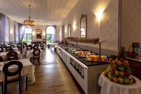 1-Restaurant-Le-Chapelle---Parc---Salle-buffet.jpg