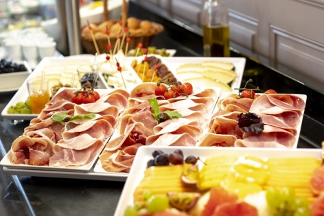 2-Restaurant-Le-Chapelle---Parc---buffet---2-.jpg