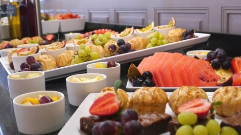5-Restaurant-Le-Chapelle---Parc---buffet-midi.JPG