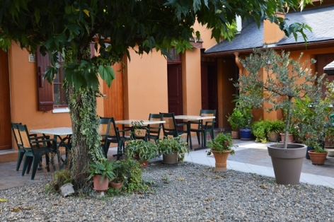 2-hoteldelagare-terrasse-pierrefittenestalas-HautesPyrenees.JPG
