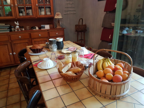 0-tablepetitdejeuner-grangeaubois-viella-HautesPyrenees.jpg