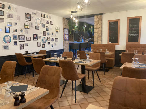 2-Salle-restaurant-a-Riscle---Le-d-Artagnan.jpg