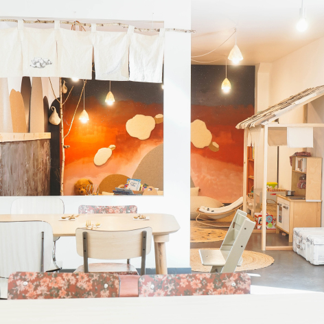 1-21-espace-jeux-enfants-ecoresponsable-chaises-les-gambettes-peintures-vegetales-joia-credit-photo-camille-baudoux.jpg