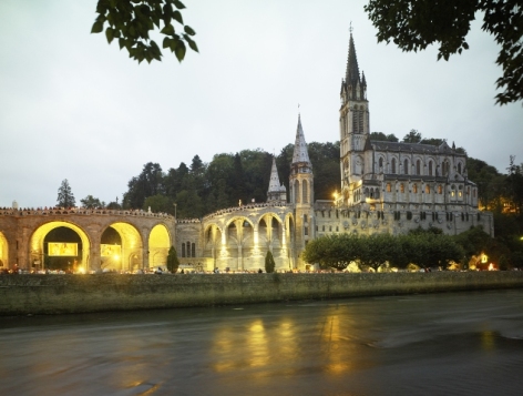 9-Lourdes---Basilique-et-gave.jpg