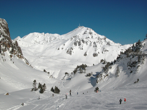 0-Grand-Tourmalet-Piste-vue-sur-Pic-du-Midi.JPG