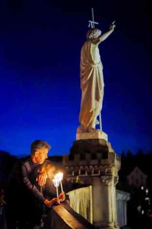 8-Lourdes-4.jpg