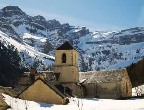 2-17-Gavarnie-Hiver---Village-et-Cirque.jpg