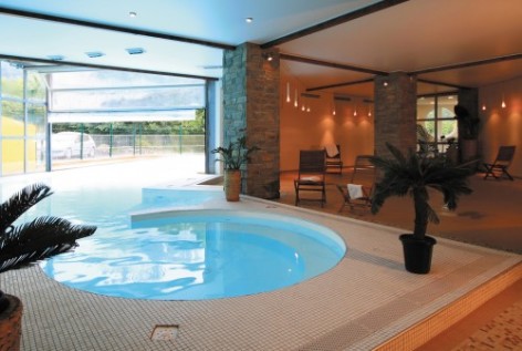 6-HPRT12---Le-domaine-des-100-lacs---Piscine.jpg