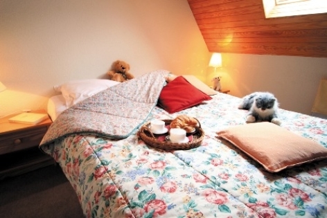 1-HPRT13-RESIDENCES-DE-VIELLE-AURE--chambre.jpg